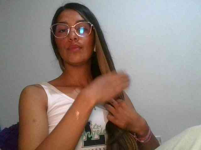 JuanaBrunette webcam