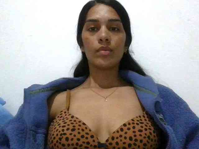 JuanaBrunette webcam