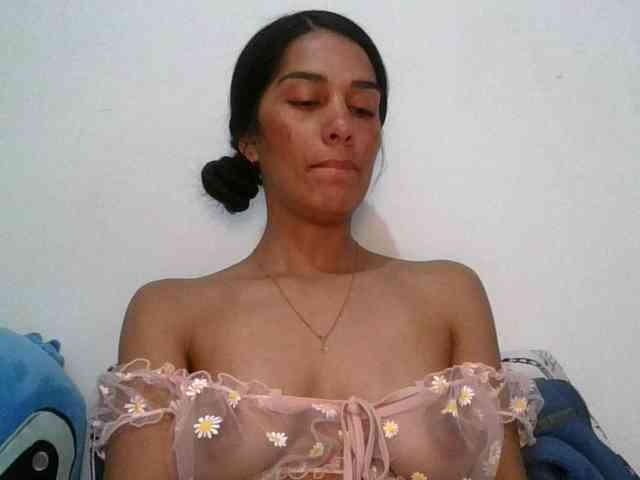 JuanaBrunette webcam