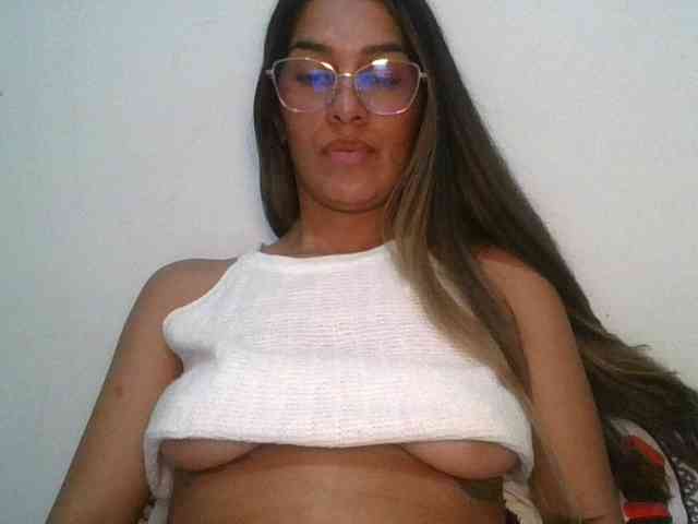 JuanaBrunette webcam