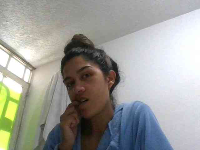 JuanaBrunette webcam