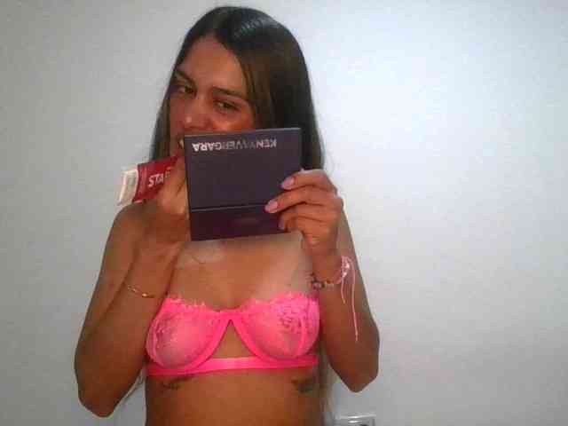 JuanaBrunette webcam