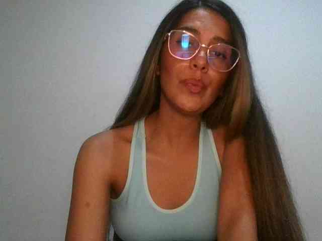 JuanaBrunette webcam