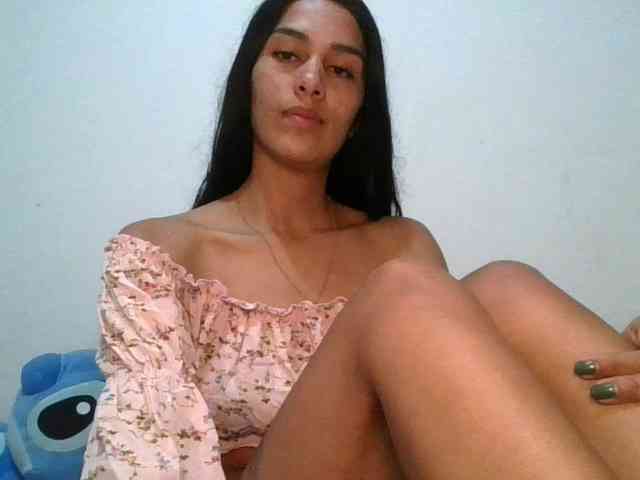JuanaBrunette webcam