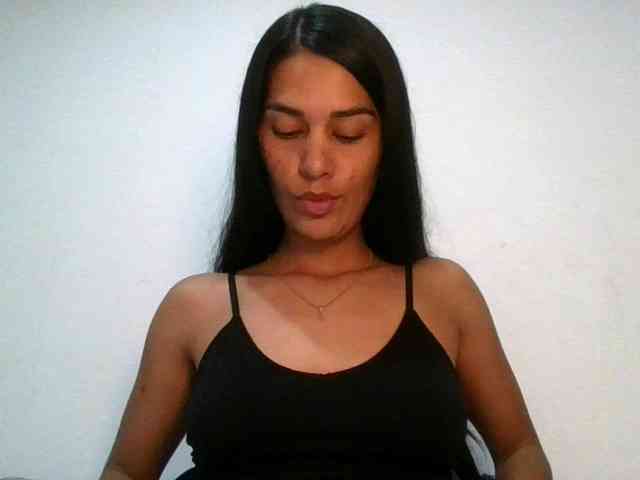 JuanaBrunette webcam