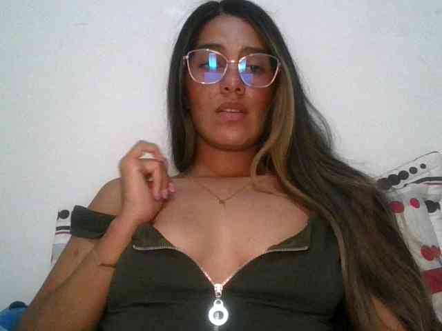 JuanaBrunette webcam