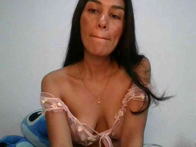 JuanaBrunette webcam