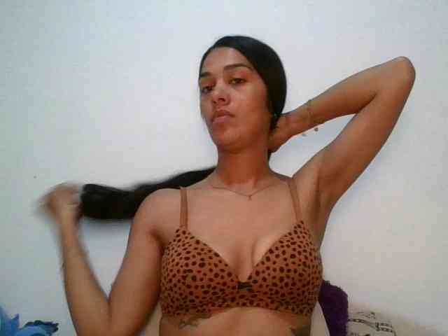 JuanaBrunette webcam