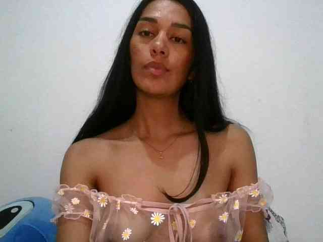 JuanaBrunette webcam