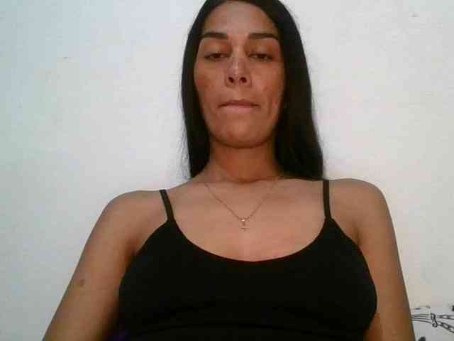 JuanaBrunette webcam