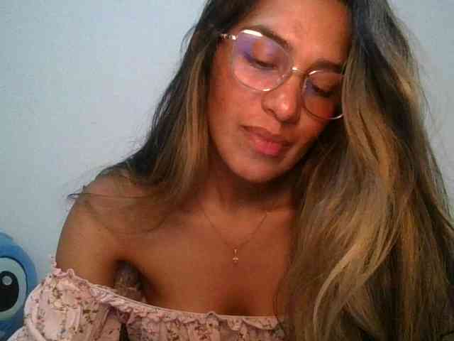 JuanaBrunette webcam