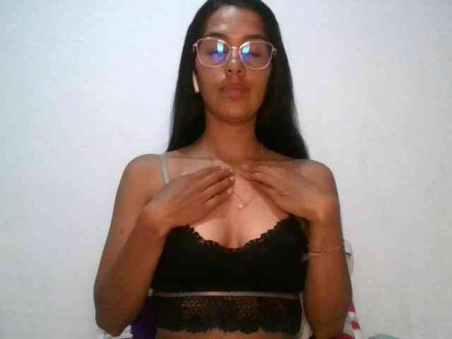 JuanaBrunette webcam