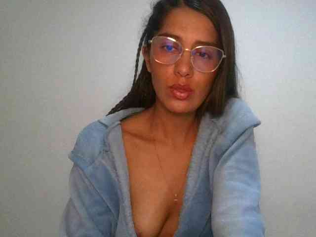 JuanaBrunette webcam