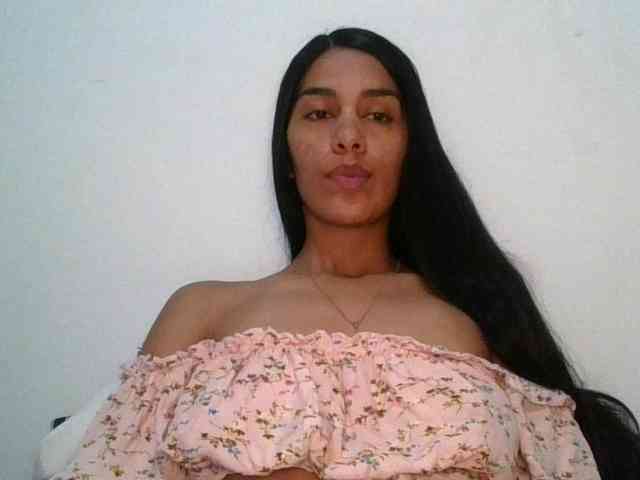JuanaBrunette webcam