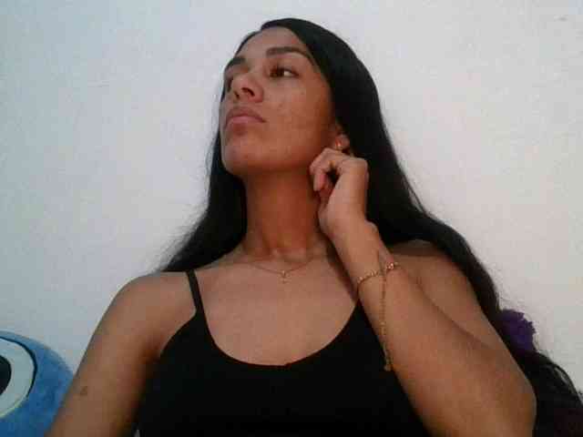 JuanaBrunette webcam