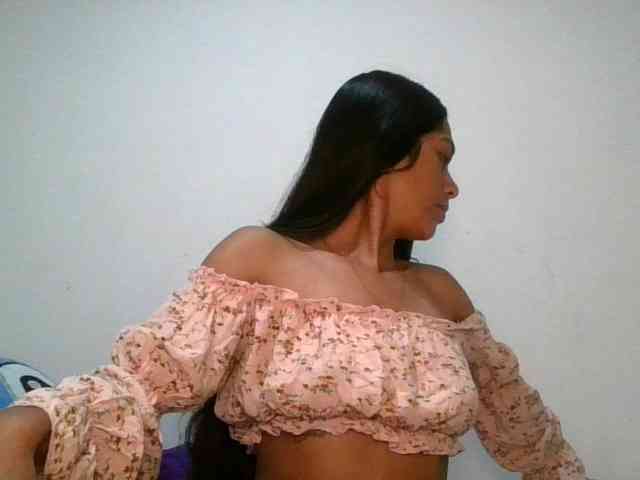 JuanaBrunette webcam