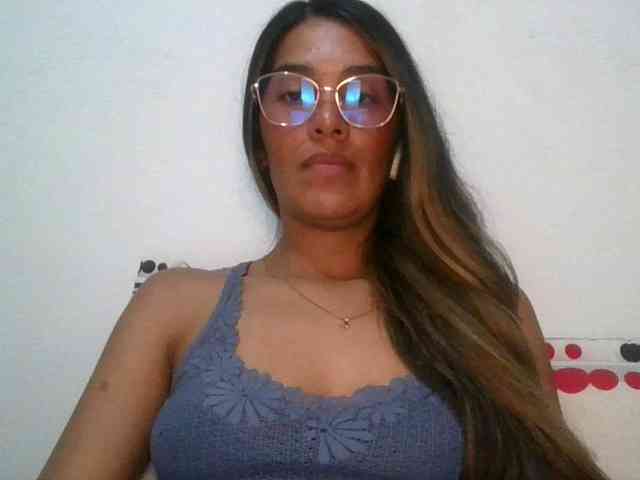 JuanaBrunette webcam