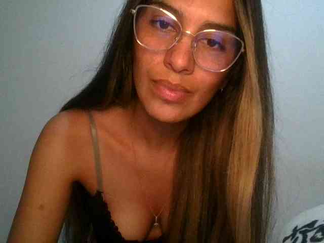 JuanaBrunette webcam