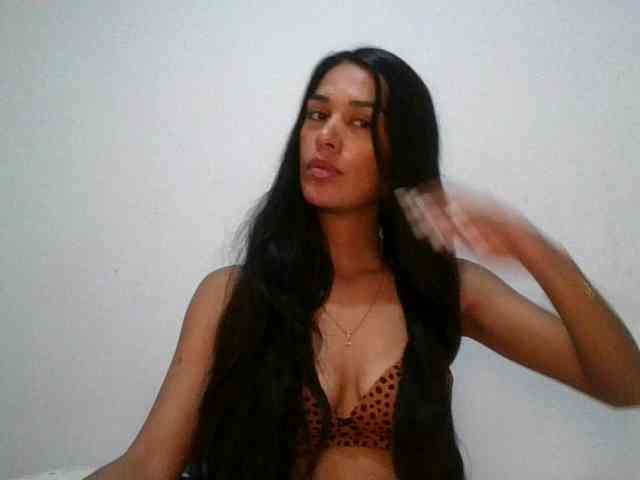 JuanaBrunette webcam