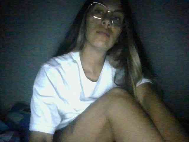 JuanaBrunette webcam