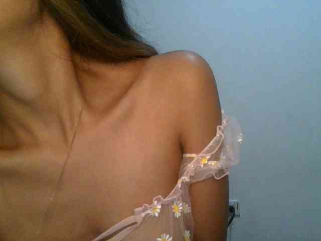 JuanaBrunette webcam