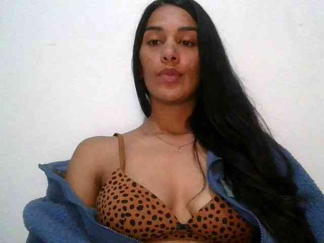 JuanaBrunette webcam