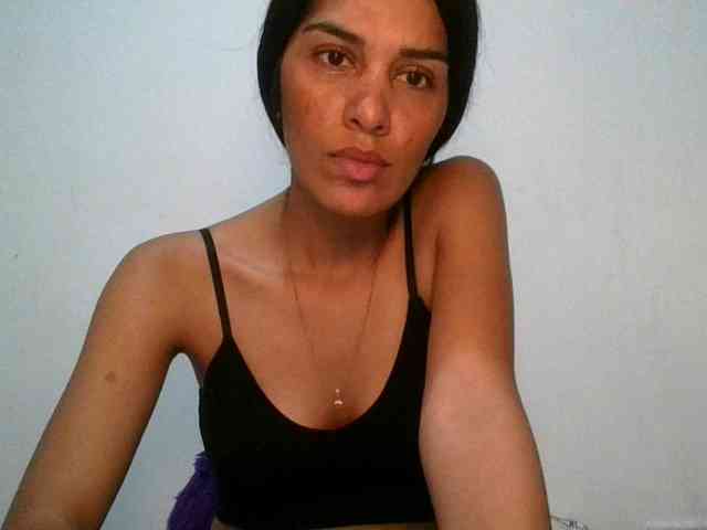 JuanaBrunette webcam
