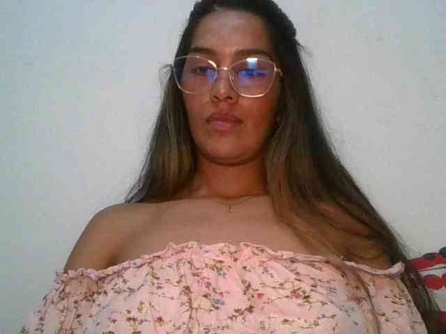 JuanaBrunette webcam