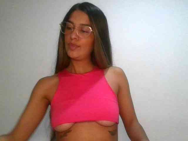 JuanaBrunette webcam