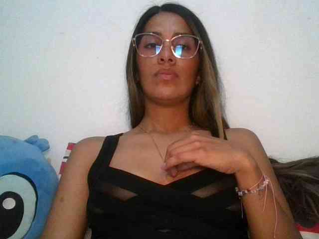 JuanaBrunette webcam