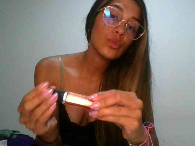 JuanaBrunette webcam