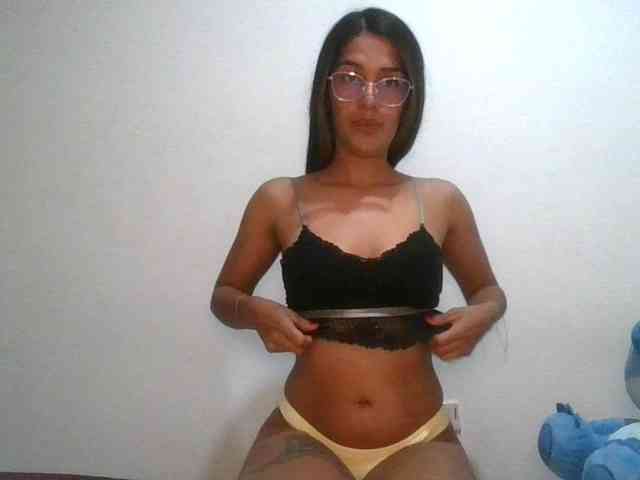 JuanaBrunette webcam