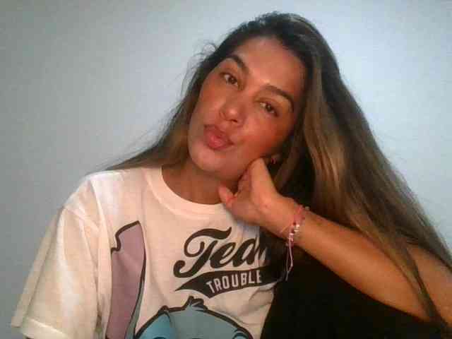 JuanaBrunette webcam