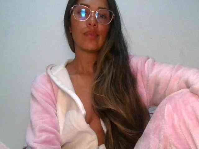 JuanaBrunette webcam