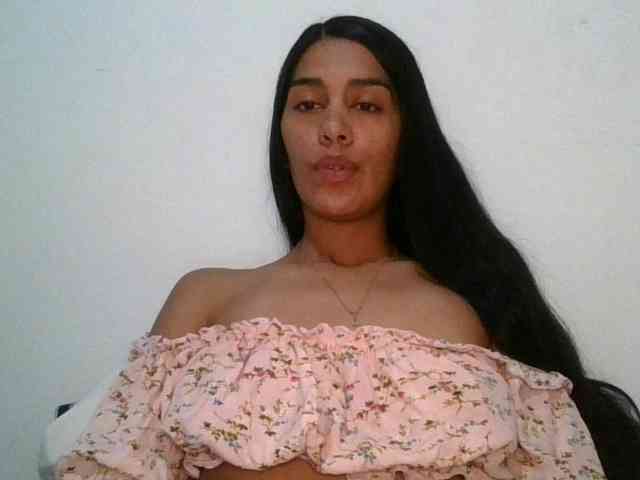 JuanaBrunette webcam