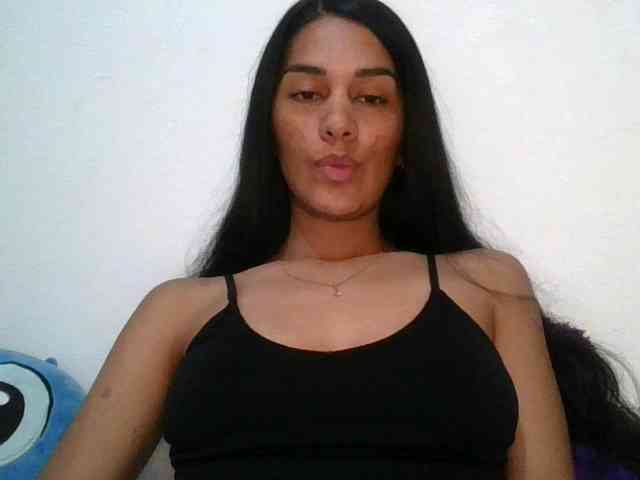 JuanaBrunette webcam