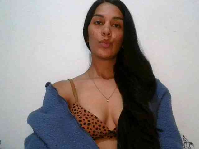JuanaBrunette webcam