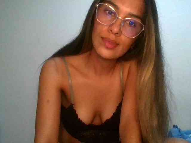 JuanaBrunette webcam