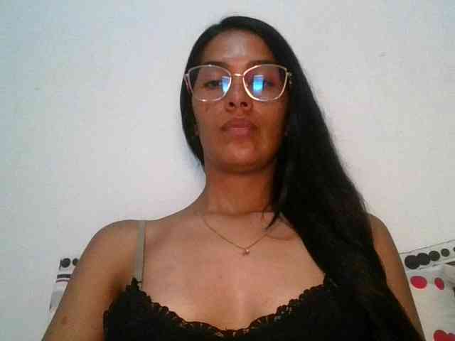 JuanaBrunette webcam