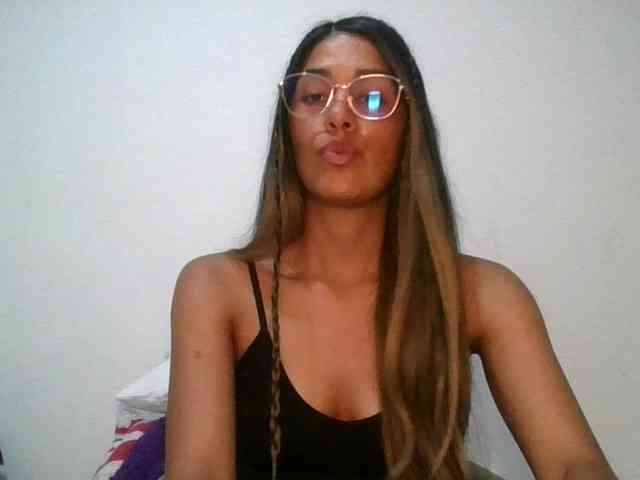 JuanaBrunette webcam