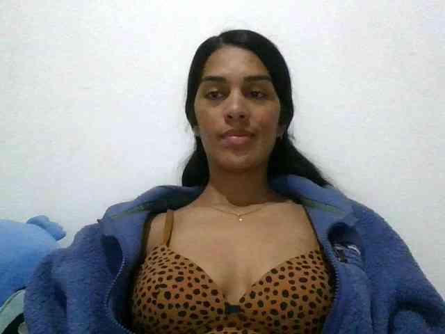 JuanaBrunette webcam
