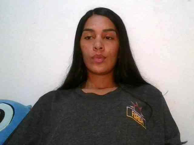 JuanaBrunette webcam