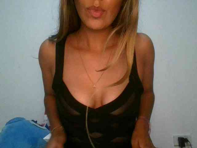 JuanaBrunette webcam