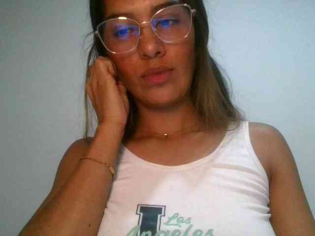 JuanaBrunette webcam