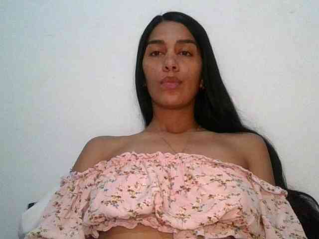 JuanaBrunette webcam