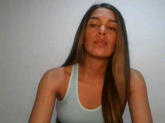 JuanaBrunette webcam