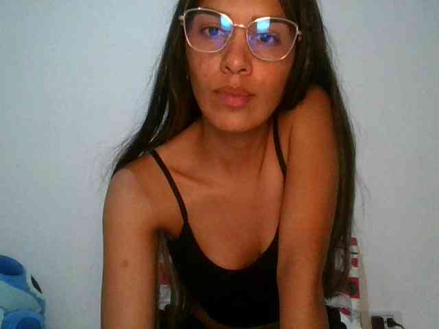 JuanaBrunette webcam