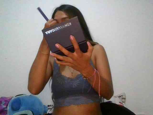 JuanaBrunette webcam