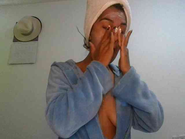 JuanaBrunette webcam