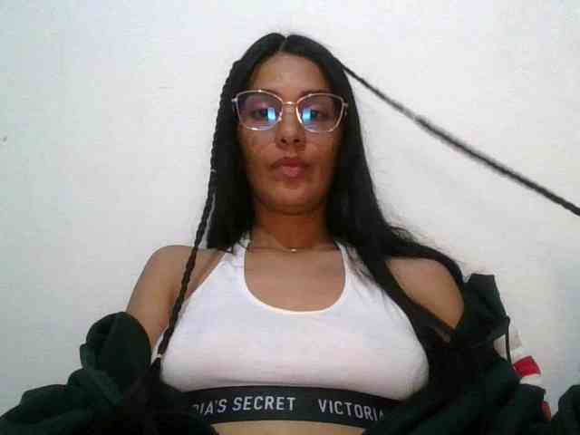 JuanaBrunette webcam